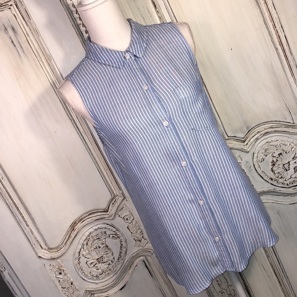 The So Perfect Sleeveless Shirt Relaxed Size Medium - Picture 2 of 11